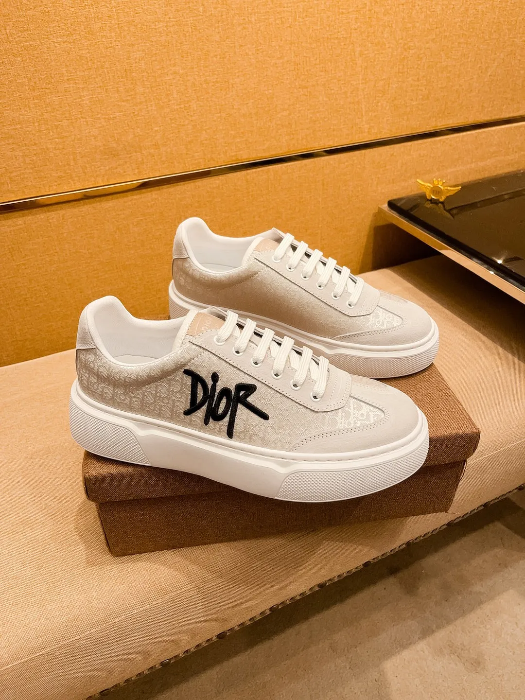 Men's shoes💰 400💰🔥【Dior】🔥Men's high-end brand of shoes official website 1:1 latest masterpiece: the upper is made of Italian imported first-layer cowhide with a comfortable and breathable lining➕original non-slip and wear-resistant outsole🔥, making walking more convenient and comfortable! An exclusive new model, a stunning work, a beautiful 1:1 replica [color] compared to the official quality! Create a fashionable personality to set off your uniqueness! A must-have for trendy men! Classic🔥Size: 38-44 Color: 🔥Multiple colors available🔥